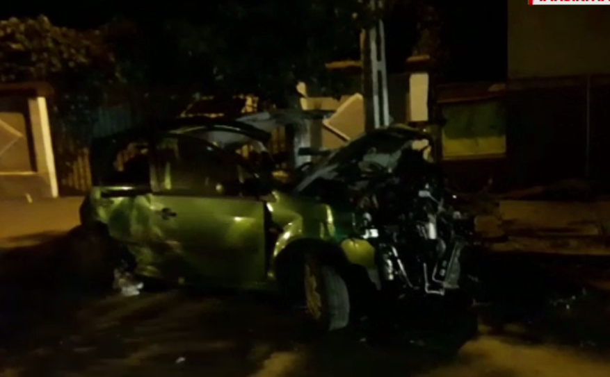 Un barbat din Olt a murit in timp ce se afla intr-o masina parcata. Un sofer vitezoman l-a izbit in plin