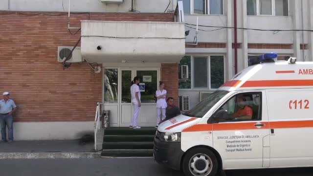 Un fotbalist s-a prăbușit pe teren, în timpul unui meci din Liga a II-a. Sportivului i s-ar fi făcut rău din cauza caniculei