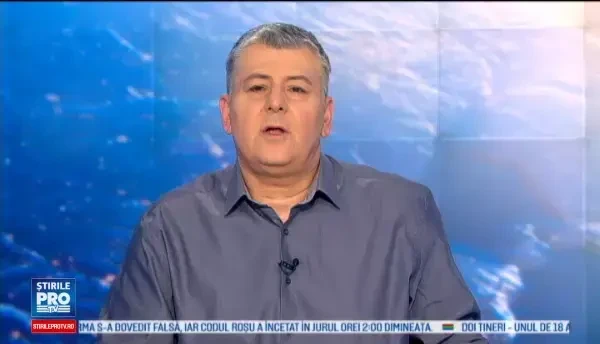 Alunecare de teren filmata in China. Mai multe masini au fost impinse de pe sosea. VIDEO