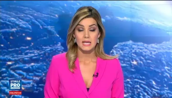 Un barbat cu masca Anonymous a facut de doua ori scandal la Primaria Arad si a ranit doi politisti locali. Unde a fost dus