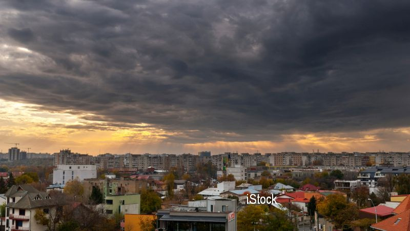 Cod galben de vijelii si ploi torentiale in 24 de judete, de luni seara pana miercuri dimineata