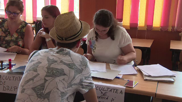 Universitatiile vor sa le faca viata mai usoara absolventilor romani. Si-au deschis puncte de lucru in orase si in R. Moldova