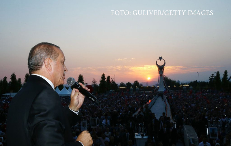 Erdogan a comemorat un an de la puciul esuat. Presedintele Turciei a cerut iar reintroducerea pedepsei cu moartea