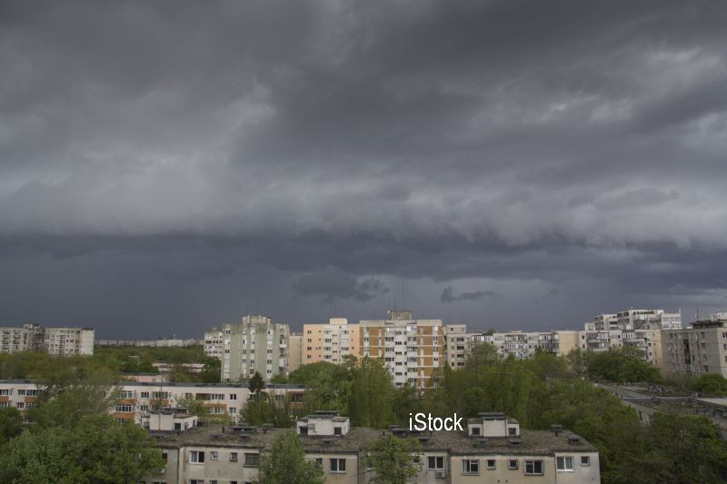 Cod galben de furtuni în jumătate de țară. Prognoza pentru începutul săptămânii viitoare