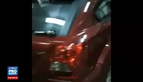 Sofer oprit in vama la miezul noptii. Politistii au ramas uimiti cate tigari putea ascunde in masina