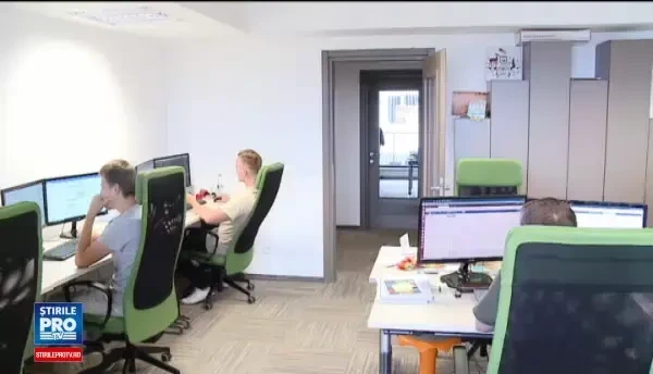 120 de elevi din Cluj isi petrec vacanta invatand programare de la marile companii IT. Combin utilul cu placutul