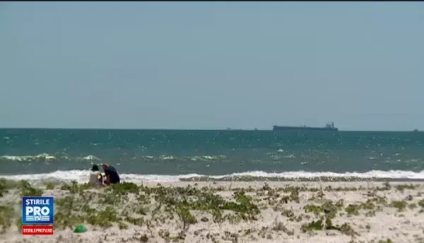 Plajele de la Corbu si Vadu, candva salbatice, atrag acum nenumarati turisti. Problemele cu care se confrunta acestia