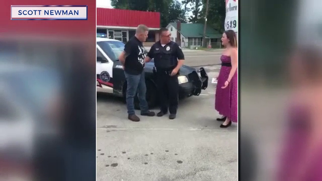 Un barbat din SUA si-a cerut iubita in casatorie intr-un mod cu totul special. "Eram convinsa ca va merge la inchisoare"