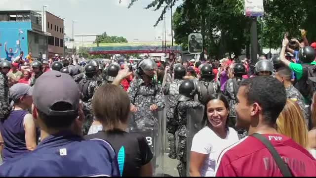 Focuri de arma in Venezuela, la referendumul neoficial privind Constitutia. Doua persoane au fost ucise