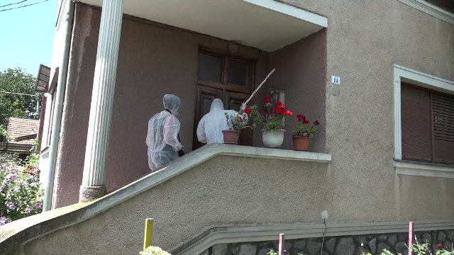 Femeia din Alba gasita moarta in propria casa a fost victima unui asasinat. Fiul ei este in continuare in stare de soc