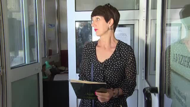 Ordinul anti tinute indecente din Gorj a intrat in vigoare. Cum a venit imbracata o femeie care n-a fost lasata in prefectura