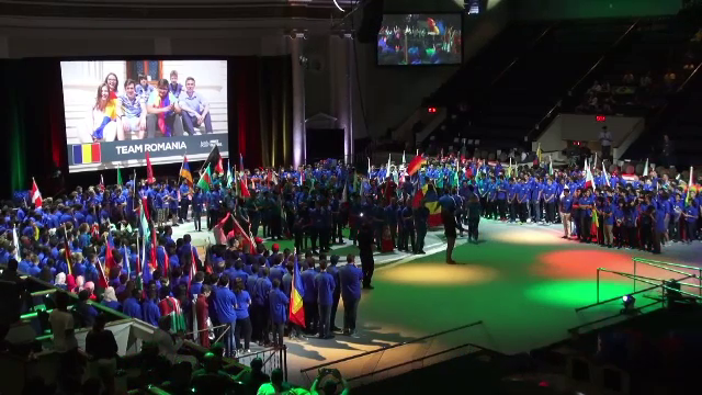 Sapte elevi romani, primiti cu aplauze la cel important concurs de robotica din lume. Sunt foarte aproape sa cucereasca aurul