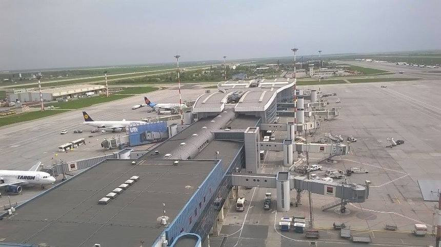 Incident pe Aeroportul Timisoara, dupa ce un avion cargo a intrat cativa metri pe spatiul verde de langa pista