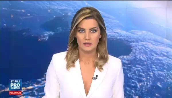 Incendiu violent langa Arad. Flacarile au pornit de la vegetatia uscata si au facut prapad la un centru de colectare