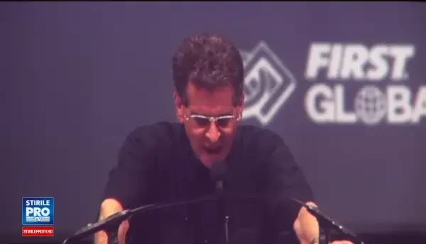 Cei 7 elevi romani, primiti cu aplauze la cel important concurs de robotica din lume. Parintii au platit toata excursia