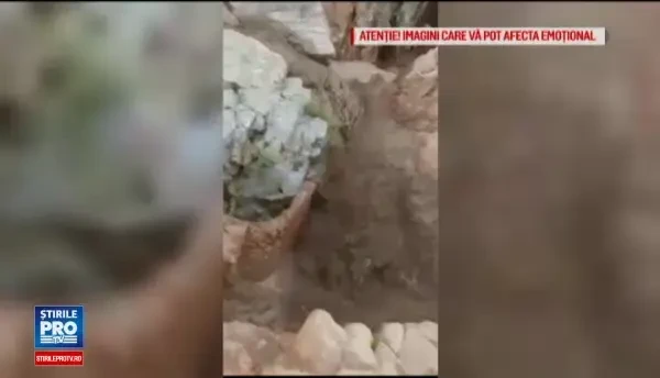 Cel putin 9 oameni au murit in SUA, iar altii sunt dati disparuti, din cauza unei viituri. Imaginile surprinse de un martor