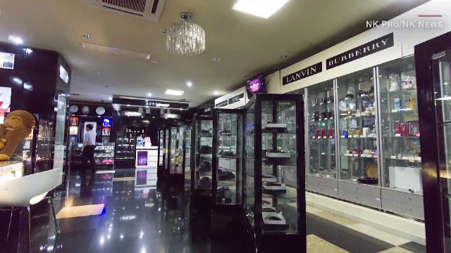 Cum arata mall-urile de lux din Coreea de Nord. Toate apartin familiei Kim, iar profiturile sunt folosite pentru rachete