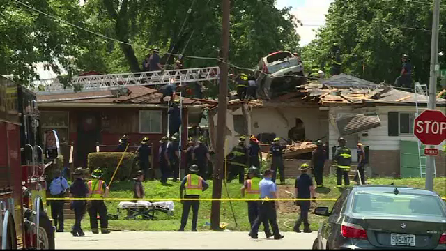 Un sofer din Statele Unite a ajuns cu masina pe acoperisul unei case. Cum a fost posibil accidentul