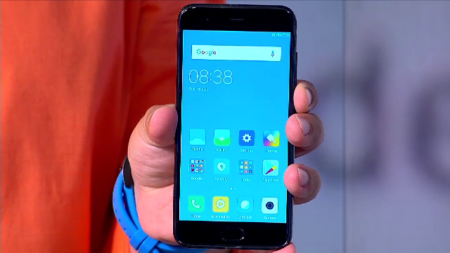 iLikeIT. Telefoane mobile pentru vacanta, cu baterii care te tin si preturi rezonabile