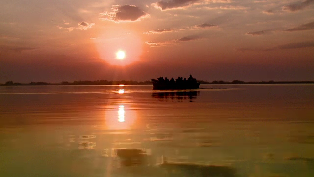 Excursii de o zi pentru turistii de pe litoral surprinsi de ploaie. Unde ajung si ce primesc pentru 230 de lei/ persoana