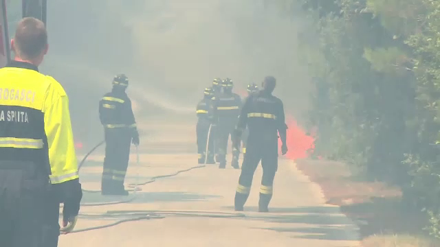 Croatia, afectata de unul dintre cele mai grave incendii de vegetatie din istorie. Un cunoscut oras turistic este afectat