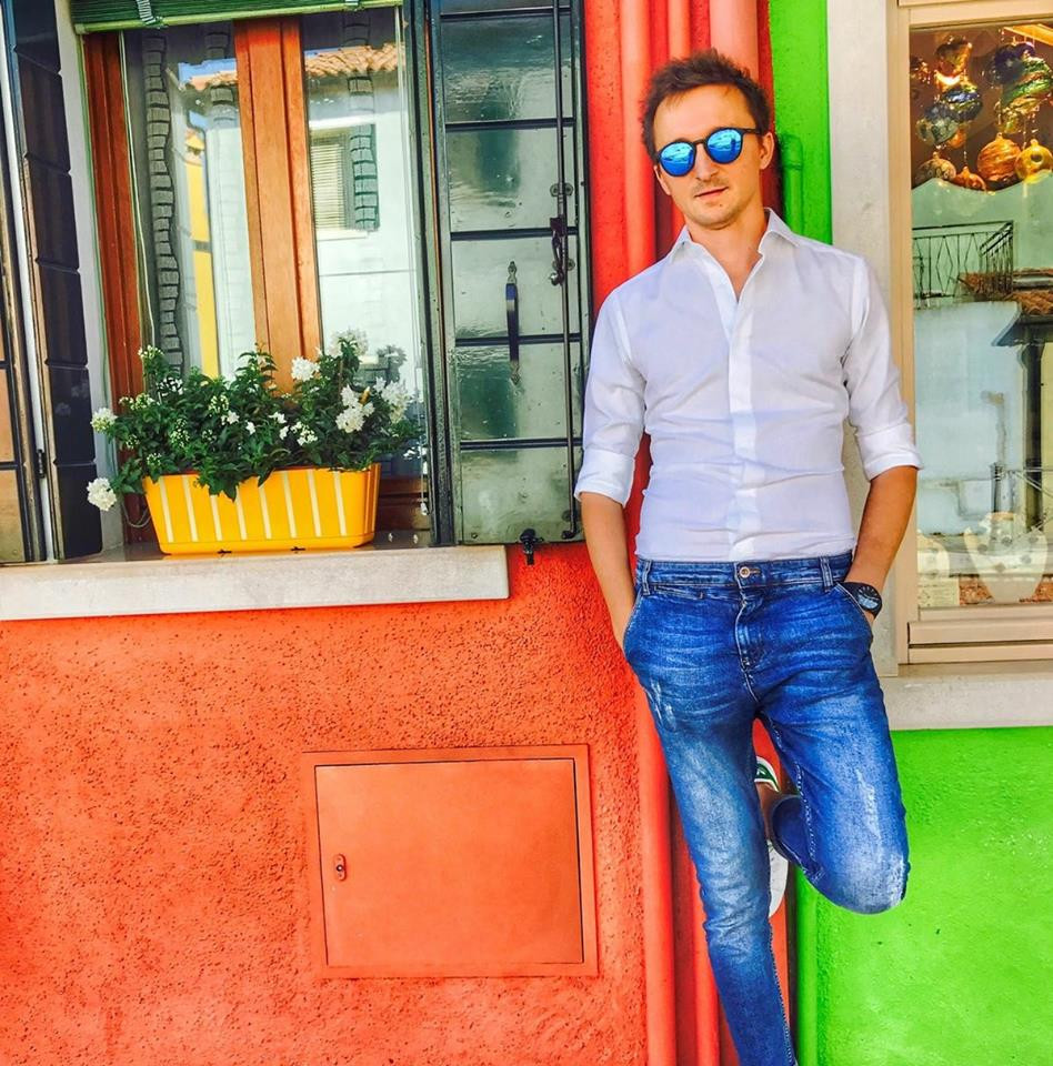 Un tanar din Slobozia a murit pentru ca i-a luat apararea iubitei sale. Un suspect a fost retinut