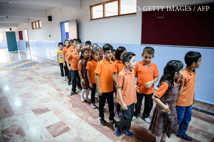 Turcia scoate evolutia din programa scolara. In schimb, elevii vor invata despre jihad, "gulenisti", kurzi si puciul din 2016