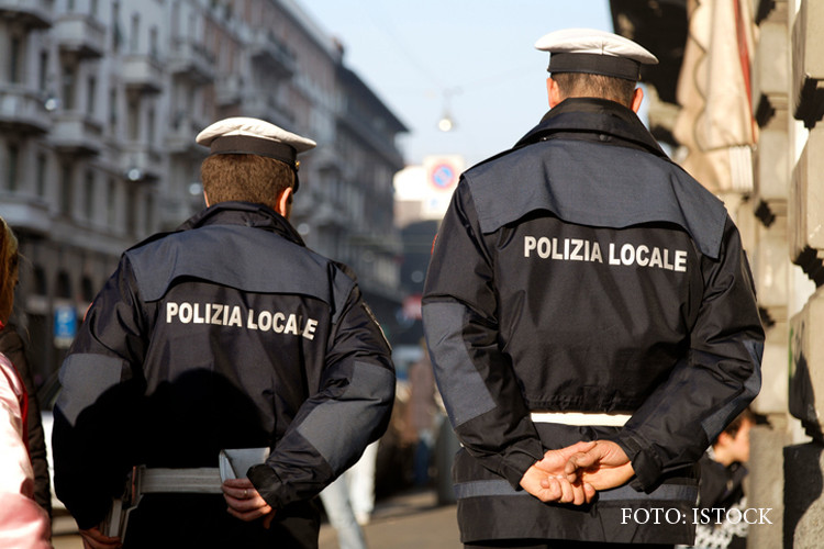 Cosmar intr-un oras din Italia. Ce a facut un moldovean zi de zi, vreme de 3 luni, in fata unui magazin