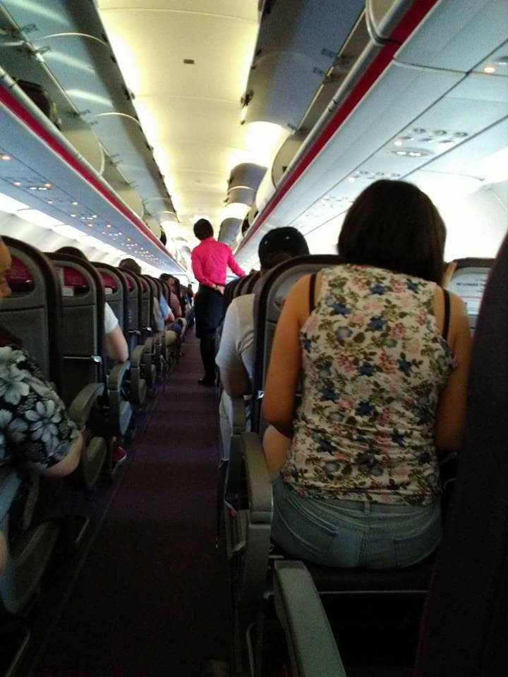 Ce au pozat calatorii intr-un avion low cost care a decolat din Cluj. "Mi se pare o bataie de joc"