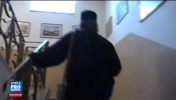 Un nou scandal cu conotatii indecente zguduie Biserica. Staret demis dupa o discutie deocheata purtata cu un student