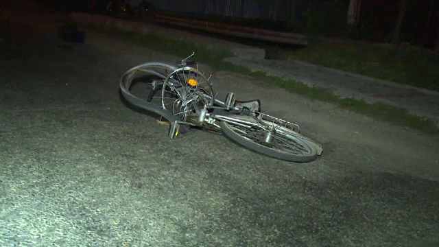 Un biciclist a fost accidentat de un sofer beat care a fugit de la locul faptei. Cine l-a salvat pe tanar
