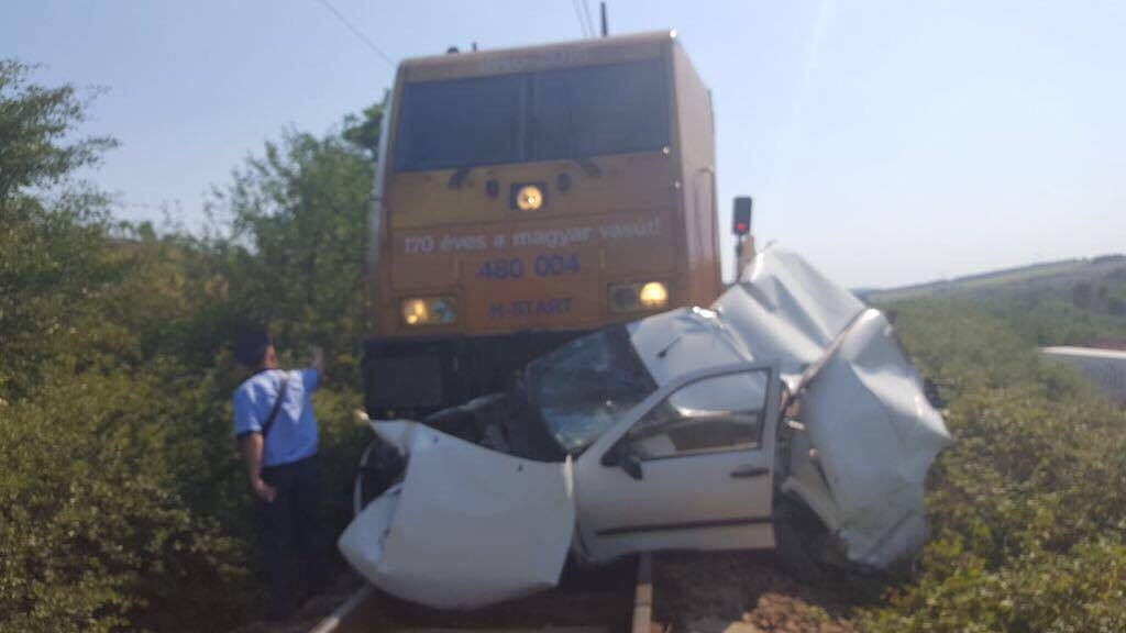 Accident grav in Mehedinti, unde doi angajati ai unei primarii au murit dupa ce masina lor a fost lovita de tren