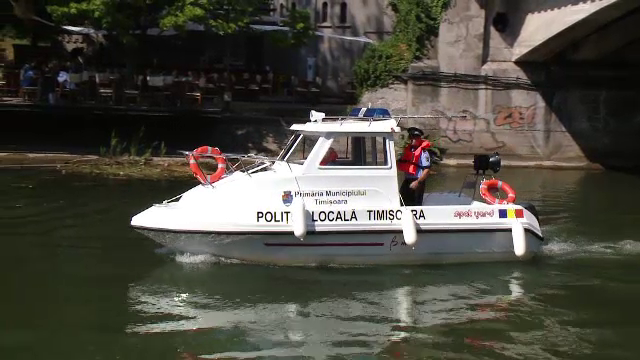 La Timisoara, politia vine cu salupa, pe Bega. Primaria a platit 30.000 de euro pentru o noua premiera nationala