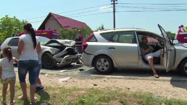 Accident in lant, cu 6 victime, intr-un sat din Arges. 4 adulti si 2 copii au primit ingrijiri medicale