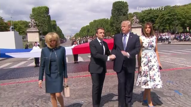 Interviu bizar al lui Donald Trump in New York Times: "Lui Macron ii place la nebunie sa ma stranga de mana"