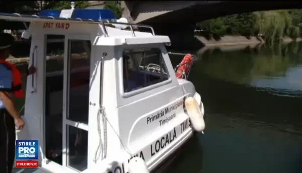 La Timisoara, politia vine cu salupa, pe Bega. Primaria a platit 30.000 de euro pentru o noua premiera nationala