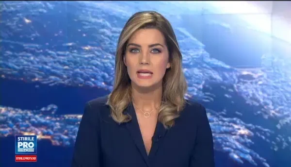 Motociclist spulberat de o masina care mergea in spatele lui, la Cluj Napoca. Accidentul, surprins de camere