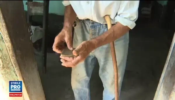 Un batran din Gorj lupta de luni de zile sa convinga autoritatile ca este in viata. Cum a ajuns sa fie declarat decedat