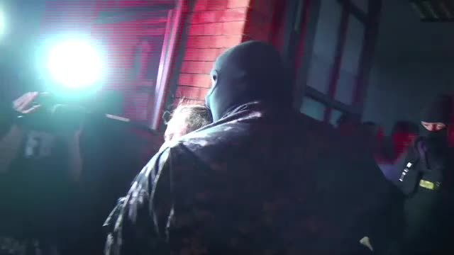 Tanarul care a ucis un politist intr-o gara din Suceava, arestat preventiv. La audieri a spus ca "uraste uniforma"