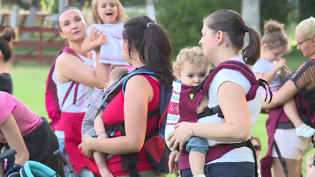 Avantajele si dezavantajele "marsupiilor" pentru copii. 40.000 de parinti din Romania au adoptat acest trend