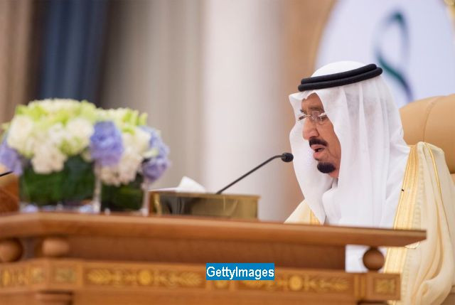 Regele Arabiei Saudite a ordonat arestarea unui print saudit, dupa ce acesta a fost filmat in timp ce agresa fizic 2 barbati