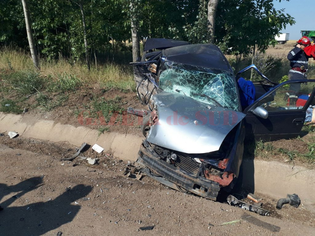 Accident grav cu 2 morti si 2 raniti langa Segarcea. Victimele facusera autostopul ca sa ajunga la serviciu