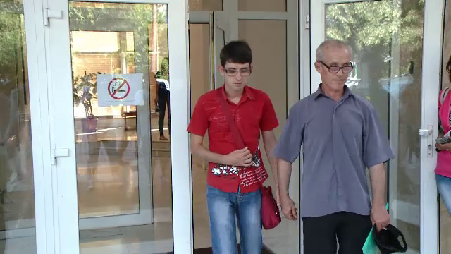 Respins anul trecut de o facultate din Galati din cauza ca este nevazator, a primit acum o sansa la Universitatea de Vest