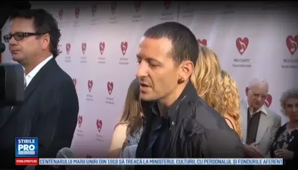 Reactii dupa moartea lui Chester Bennington, solistul Linkin Park. Socat si cu inima franta, dar este adevarat