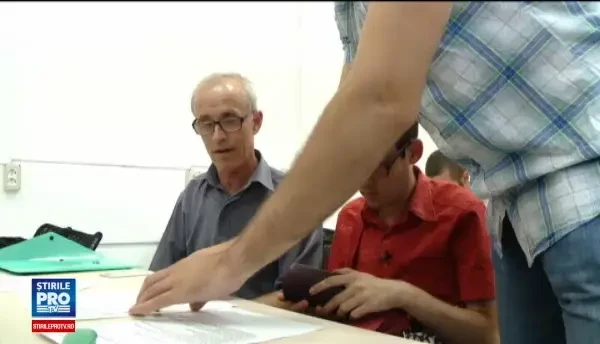 Respins anul trecut de o facultate din Galati din cauza ca este nevazator, a primit acum o sansa la Universitatea de Vest