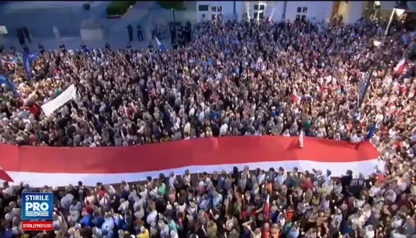 Zeci de mii de polonezi au iesit in strada: Nu vom permite sa fim impinsi afara din UE