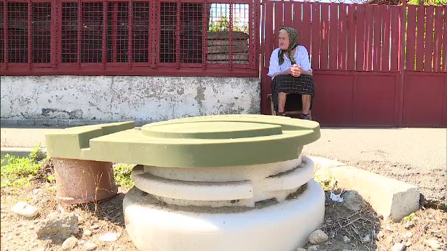 Vile de zeci de mii de euro, dar cu toaletele inca in curte. Zonele din Romania care asteapta conectarea la canalizare