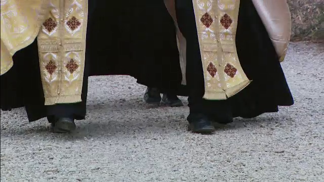 Conflict deschis între preotul și primarul unei comune prahovene. ”Este prea pomanagiu şi cerşetor”