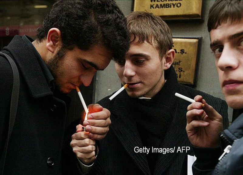 Scoala unde exista locuri special amenajate pentru elevi, ca sa fumeze. Le este permis chiar si celor de 15 ani