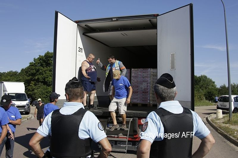 38 de persoane au fost gasite ascunse intr-un camion in SUA, iar 8 dintre ele au decedat. Soferul a fost retinut